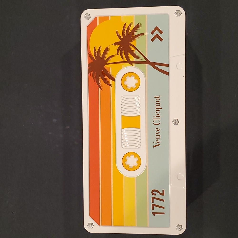 Veuve Clicquot Retro Champagne 🍾 Gift box.